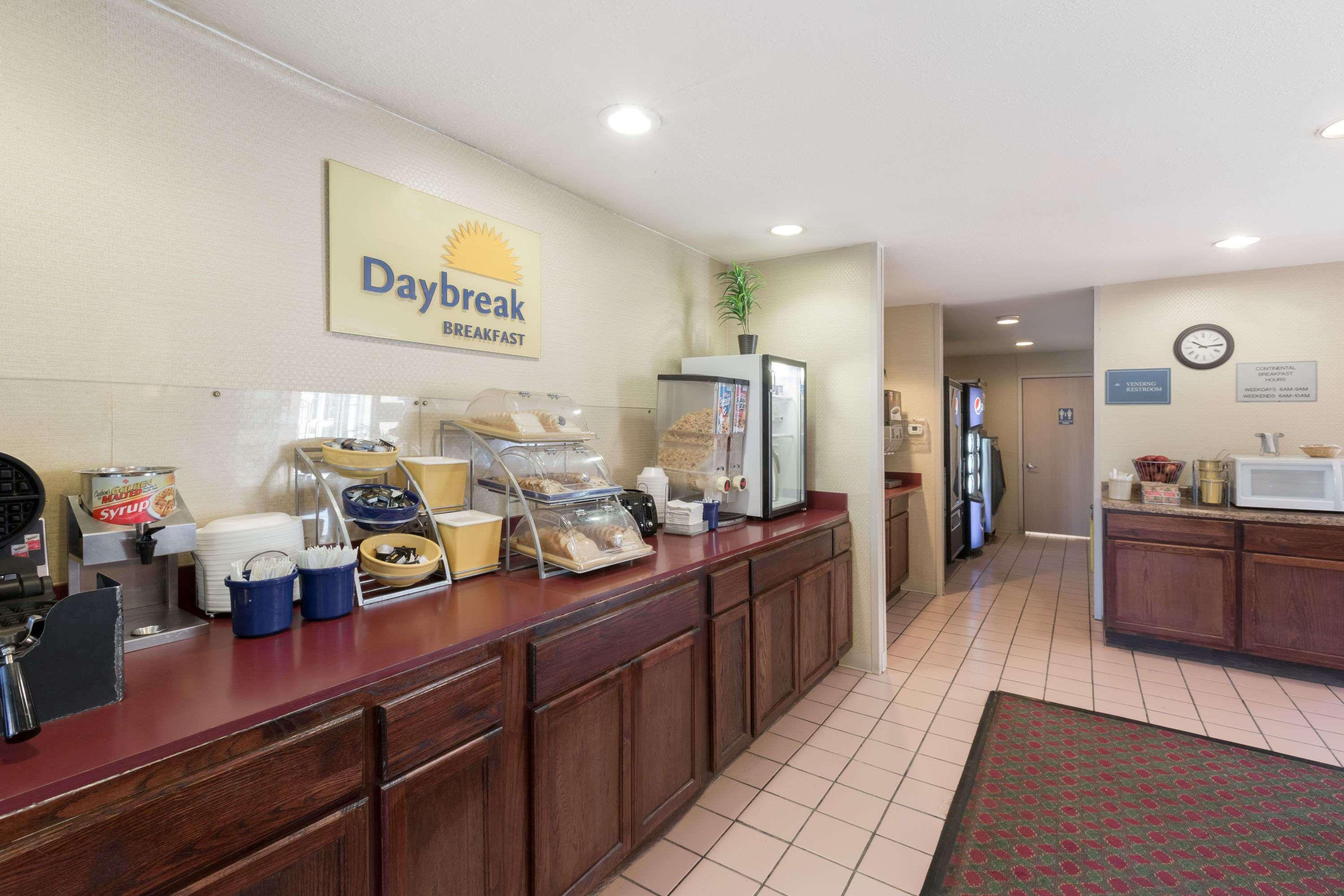 Days Inn By Wyndham West Des Moines - Clive Ngoại thất bức ảnh