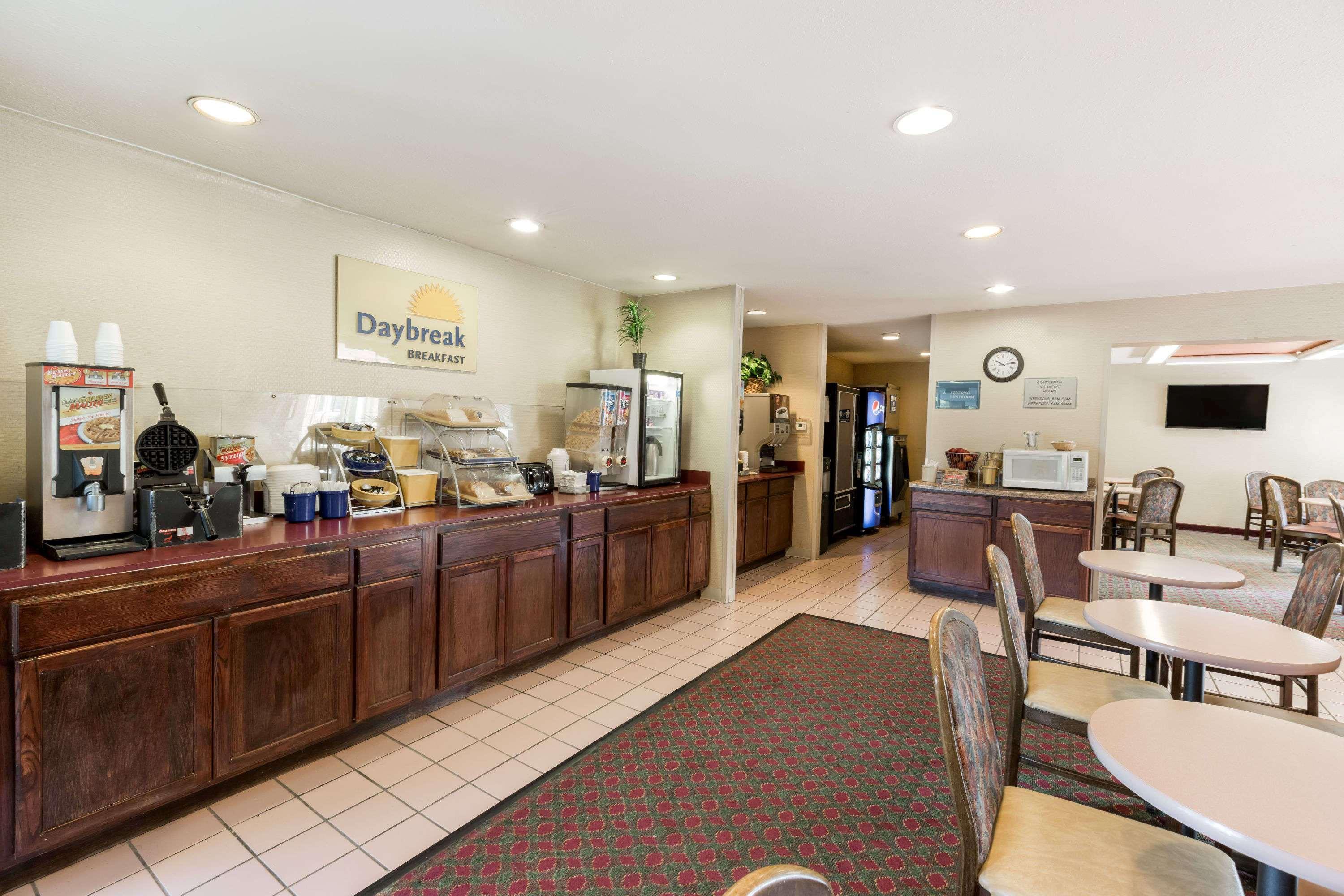 Days Inn By Wyndham West Des Moines - Clive Ngoại thất bức ảnh