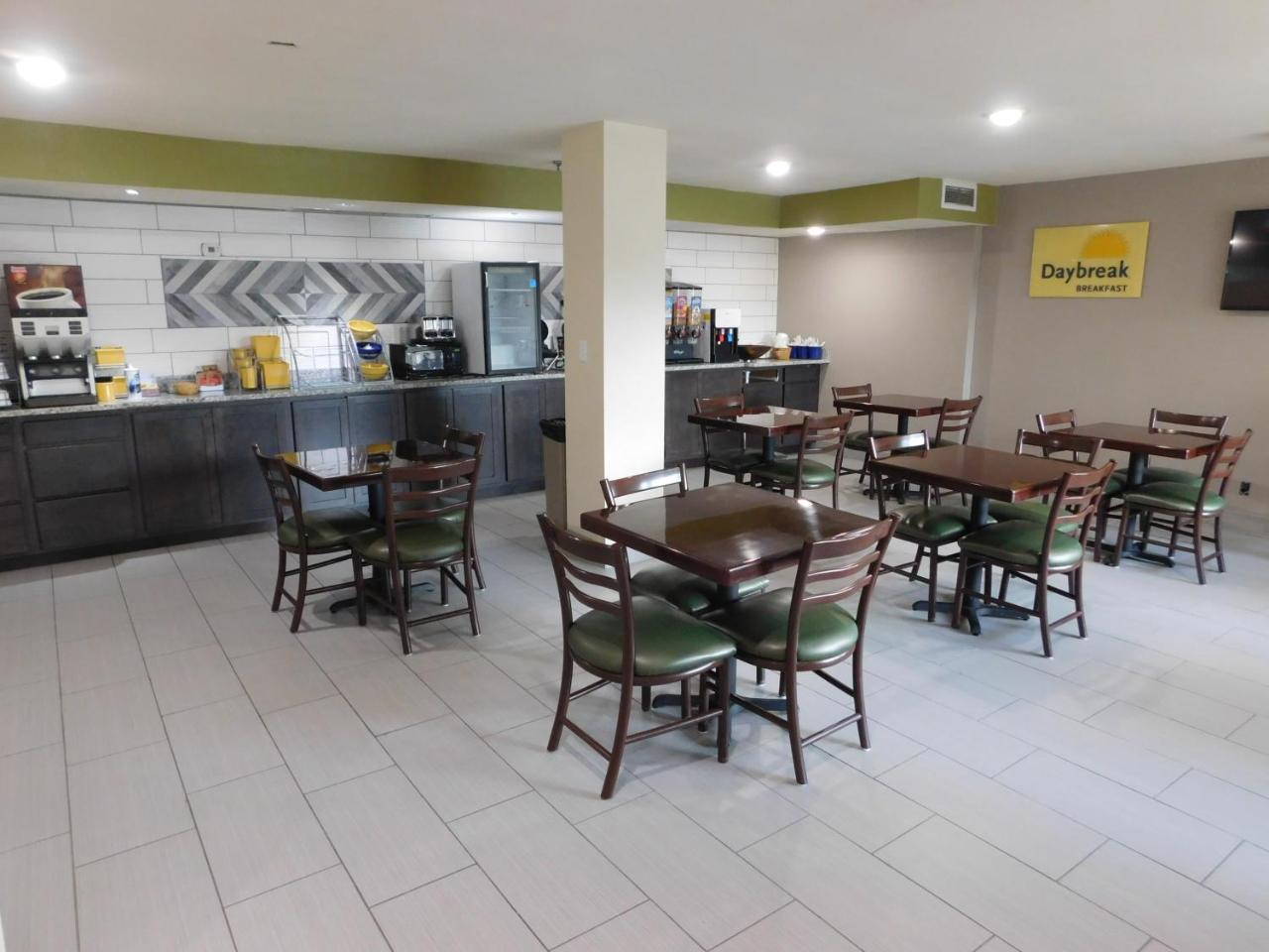 Days Inn By Wyndham West Des Moines - Clive Ngoại thất bức ảnh